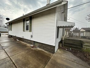 404 E Bird St in Jackson, MI - Building Photo - Building Photo