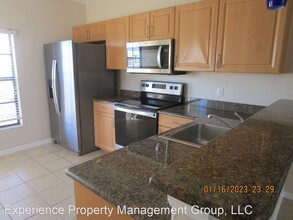 5003 SW 16th Pl in Cape Coral, FL - Foto de edificio - Building Photo