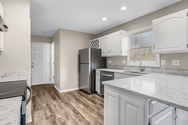 194 Clyde Ave, Unit 194 in Angola, IN - Building Photo - Building Photo