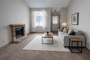 9902 Fillmore St NE in Blaine, MN - Building Photo