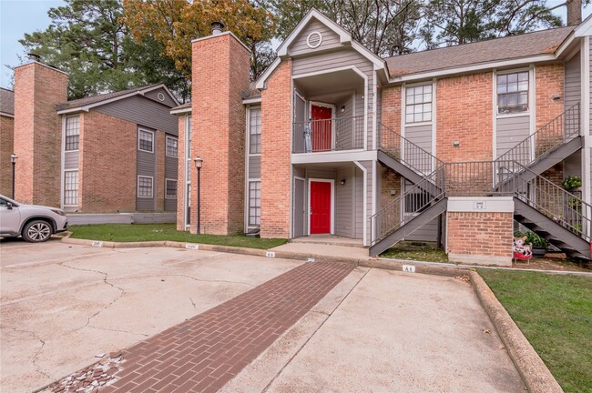 2402 Sycamore Ave in Huntsville, TX - Foto de edificio - Building Photo