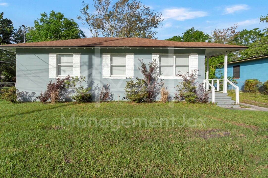 5708 Bree Rd in Jacksonville, FL - Building Photo