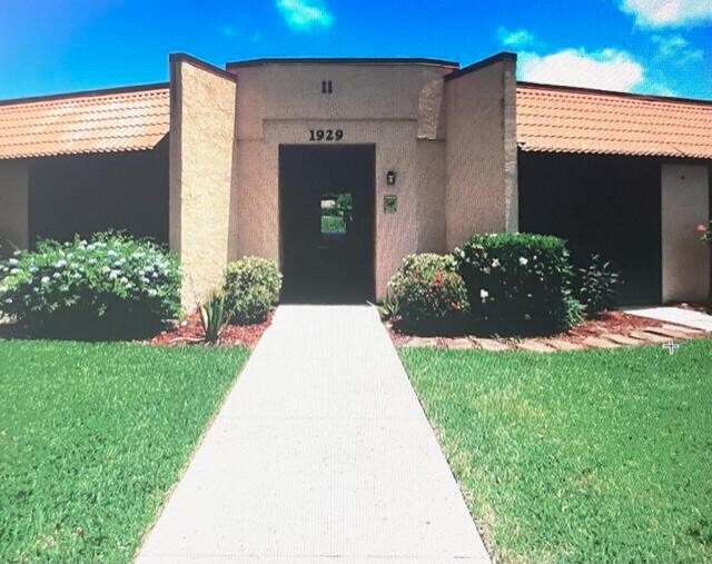 1929 NE Collins Cir-Unit -1150 in Jensen Beach, FL - Foto de edificio