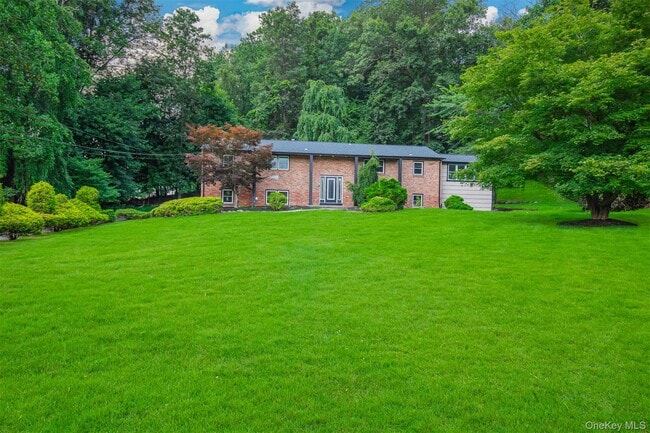 7 Charlotte Dr in Spring Valley, NY - Building Photo - Building Photo