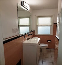 622 E Twelve Mile Rd in Royal Oak, MI - Building Photo - Building Photo