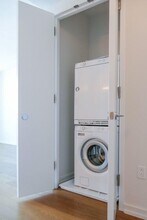 5-11-11 47th Ave in Queens, NY - Foto de edificio - Building Photo