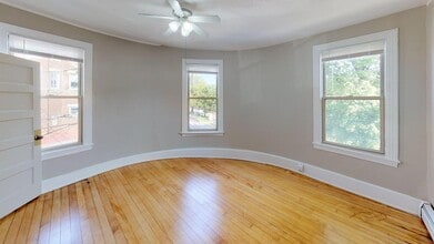 1729 Commonwealth Ave in Boston, MA - Foto de edificio - Building Photo