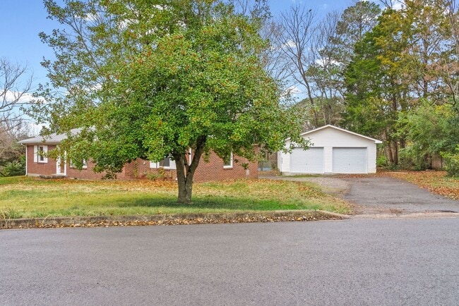 1052 Forrest Dr in Clarksville, TN - Building Photo - Building Photo