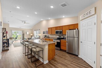 Redwood Canal Winchester in Canal Winchester, OH - Foto de edificio - Building Photo