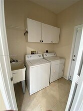 639 Stanford Ln in Port St. Lucie, FL - Foto de edificio - Building Photo
