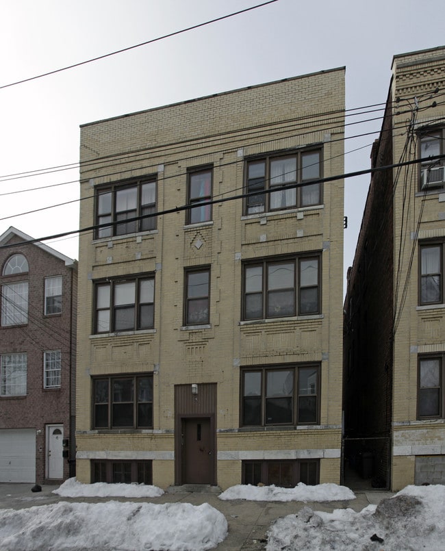 9.5 Grant Ave in Jersey City, NJ - Foto de edificio - Building Photo