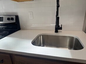 212 Laveer St in Philadelphia, PA - Building Photo - Building Photo