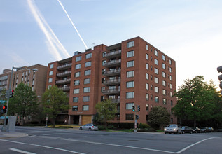 Chesterfield Apartments in Washington, DC - Foto de edificio - Building Photo