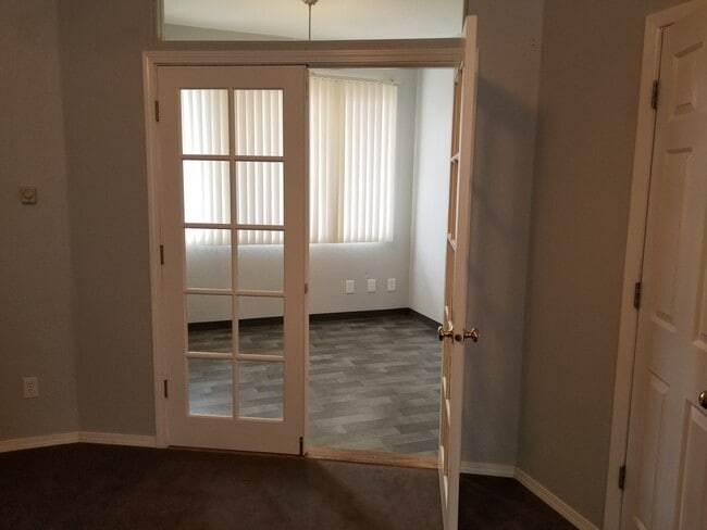 1401 W 40th Ave in Anchorage, AK - Building Photo - Building Photo