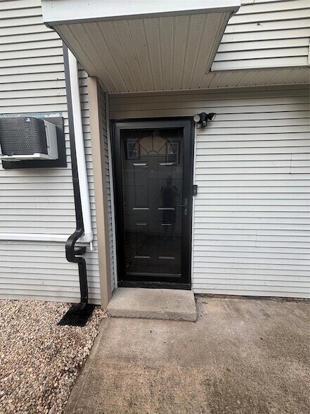 515 W Hudson St, Unit 1 in Long Beach, NY - Building Photo - Building Photo