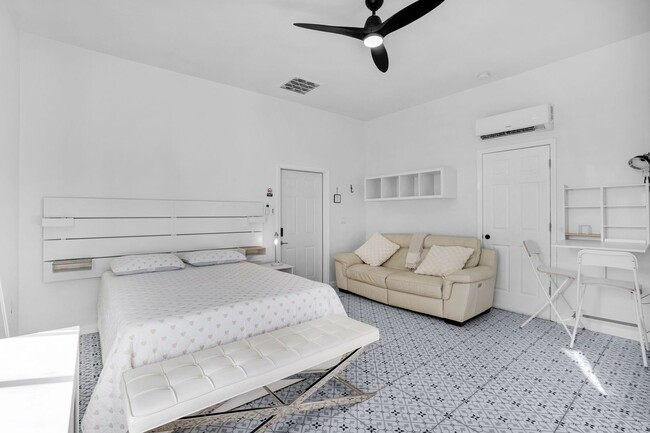 170 5th St, Unit 1 in Naples, FL - Building Photo - Building Photo