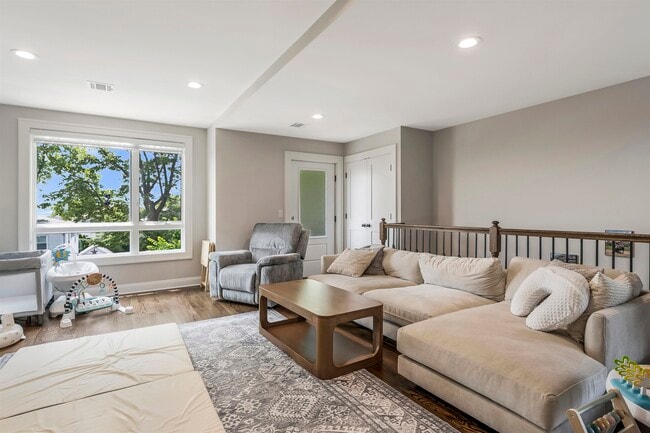 499 Sunset Terrace in Ridgefield, NJ - Building Photo - Building Photo
