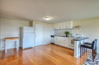 22601 18th Ave S in Des Moines, WA - Building Photo - Building Photo
