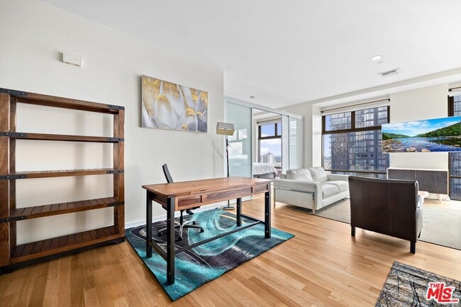 801S S Grand Ave in Los Angeles, CA - Building Photo - Building Photo