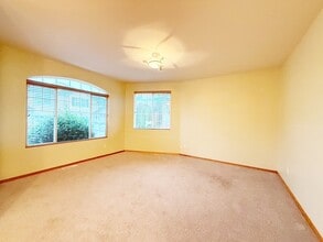 736 Glenmore Loop in Port Orchard, WA - Building Photo - Building Photo