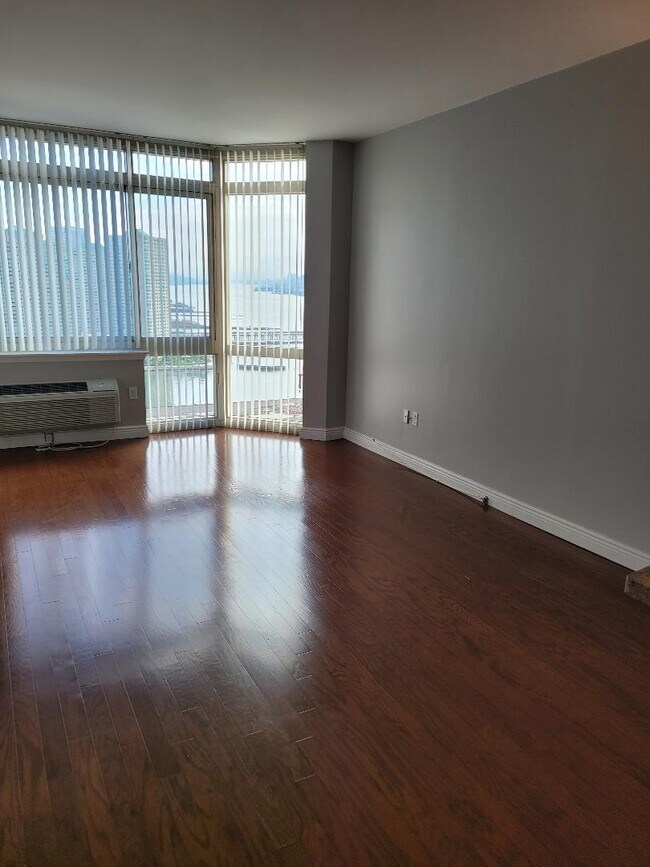 20 2ND St, Unit 2607 in Jersey City, NJ - Foto de edificio - Building Photo