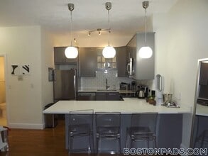 922 Beacon St, Unit 23 in Boston, MA - Building Photo - Building Photo