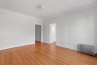 2453 N Clark St in Chicago, IL - Building Photo - Building Photo