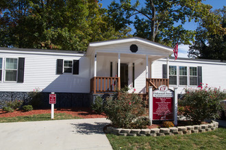 Oakwood Forest in Greensboro, NC - Building Photo - Building Photo