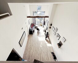 5051 Rosewood Ave, Unit 208 in Los Angeles, CA - Building Photo