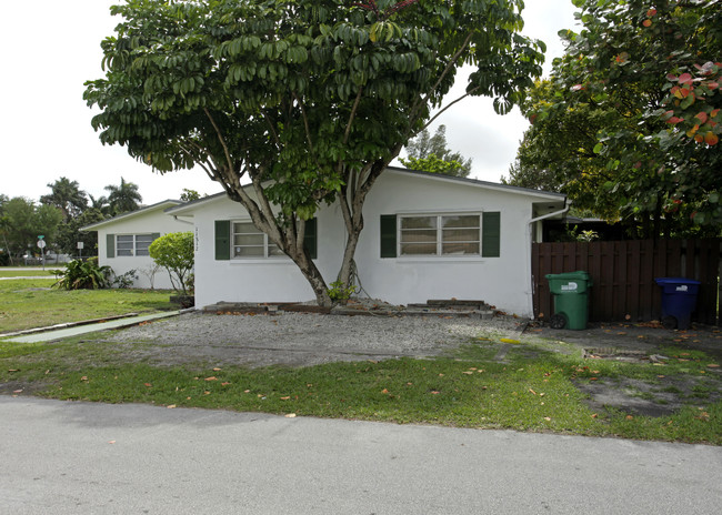 11810-11812 NE 14th Ave in Miami, FL - Building Photo - Building Photo