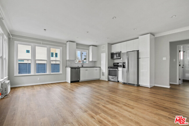 208 S Harvard Blvd in Los Angeles, CA - Building Photo - Building Photo