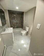 315 Smith St in Woodbridge Township, NJ - Building Photo - Building Photo