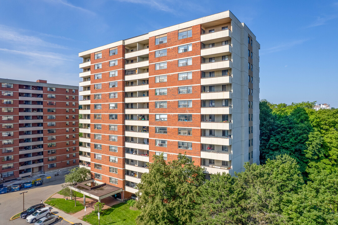 Silver Springs & Valley Apartments in Toronto, ON - Building Photo