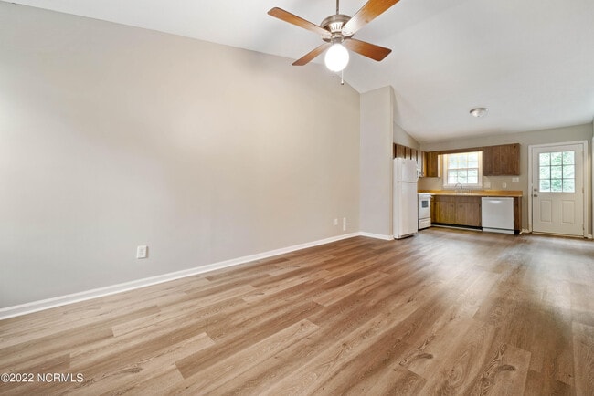 226 Cedar Crk Dr in Jacksonville, NC - Building Photo - Building Photo