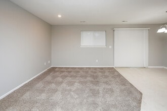 8123 E 100th Terrace Ct in Kansas City, MO - Foto de edificio - Building Photo