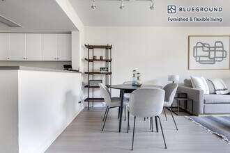 2 Townsend St in San Francisco, CA - Building Photo - Building Photo
