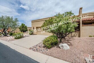 1135 Cam Diestro in Tucson, AZ - Building Photo - Building Photo