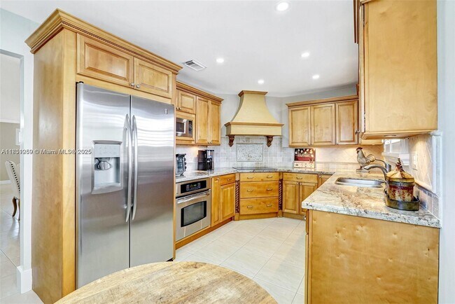 14631 Balgowan Rd in Miami Lakes, FL - Building Photo - Building Photo