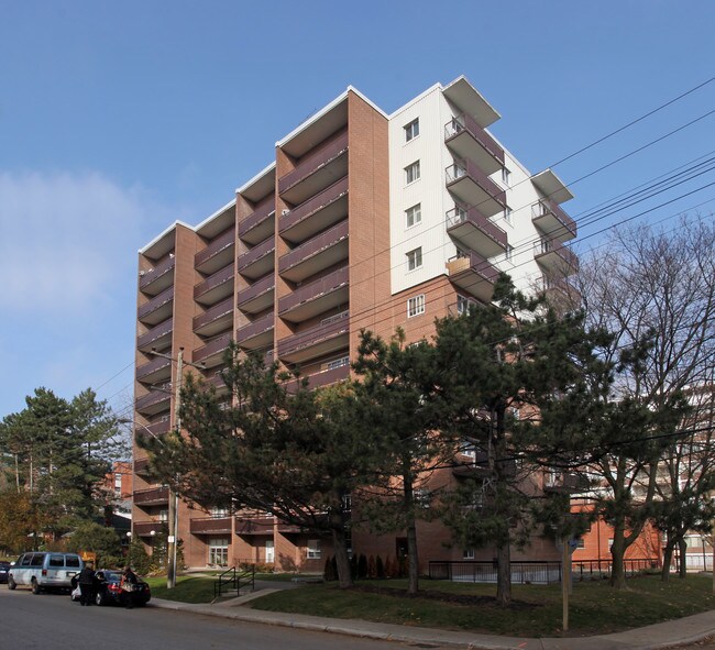 15 Elizabeth St N