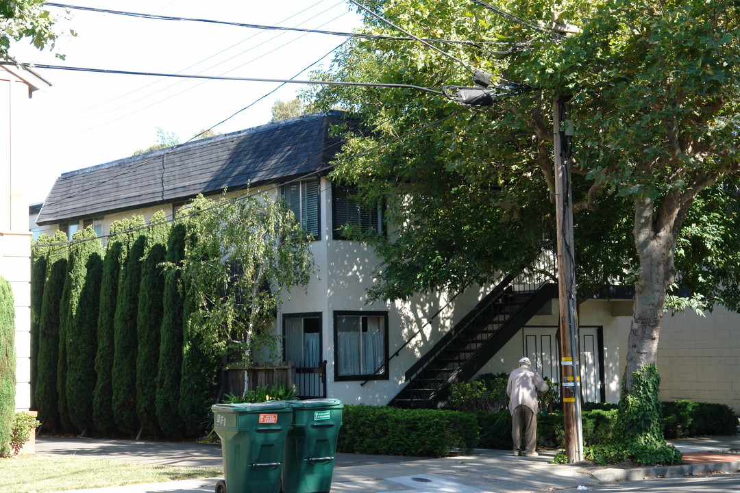 1110 Douglas Ave in Burlingame, CA - Foto de edificio