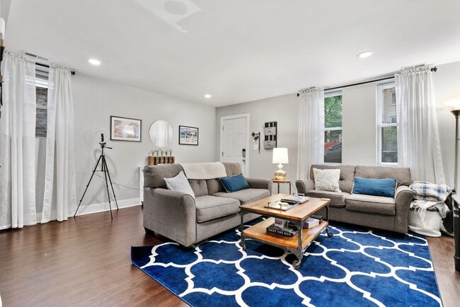 1319 W Barry Ave in Chicago, IL - Building Photo - Building Photo