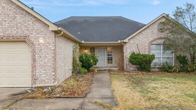 7922 N 125th E Ave in Owasso, OK - Foto de edificio - Building Photo