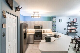 8135 Pacific Beach Dr in Ft. Myers, FL - Building Photo - Building Photo