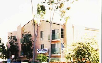 14922 Victory Blvd in Van Nuys, CA - Building Photo
