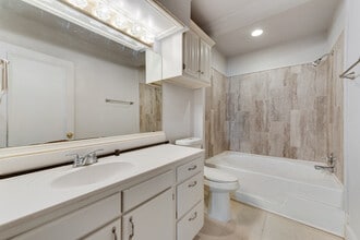 123 Folly Beach Dr, Unit B in Lake Dallas, TX - Building Photo - Building Photo