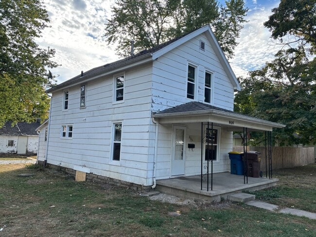 property at 805 S Johnson St