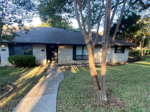 1504 Parkside Dr in Carrollton, TX - Building Photo