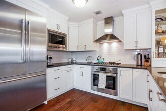 10 Byron Pl in Larchmont, NY - Building Photo - Building Photo