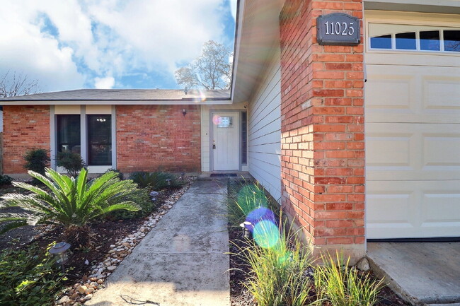 11025 White Sands St in Live Oak, TX - Building Photo - Building Photo