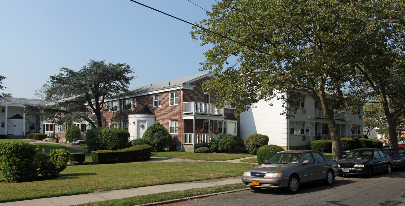 31-06 Healy Ave in Far Rockaway, NY - Building Photo